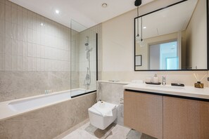 Deluxe Apartment, Balcony | Bathroom - Stayis- Luxurious 2 BR near Burj Khalifa (Dubai)