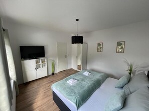 2 chambres, fer et planche à repasser, lit parapluie, Wi-Fi