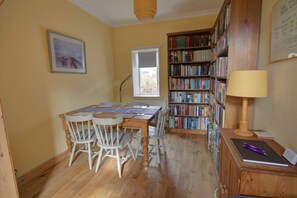 House | 2 bedrooms, desk - Crossing Cottage Brora (Brora)