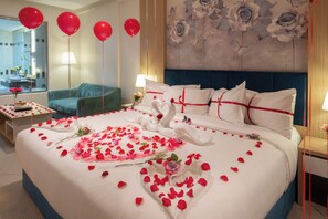 A hotel room with a large bed, a blue headboard, and a floral wall mural. - Le Park Concord Hotel Baish (Baish)