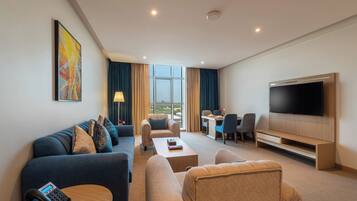 In-room safe, laptop workspace, blackout drapes, soundproofing