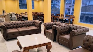 Living area - Hotel Pinnacle Peaks (Joshimath)