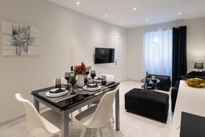 In-room dining - Marialena Luxury Apartment (Corfu)