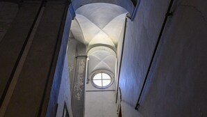 A staircase leading to a domed ceiling with a circular window. - La Stanza del Principe (Naples)