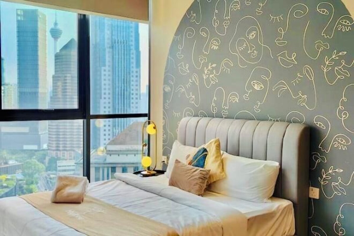 1 bedroom, Egyptian cotton sheets, premium bedding, down comforters