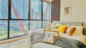 Phòng Suite có thiết kế đặc trưng, 1 giường cỡ king và sofa giường | 1 phòng ngủ, bộ trải giường bằng vải cotton Ai Cập