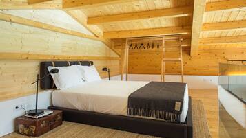 Penthouse Apartment | 1 kamar tidur, kedap suara, dan setrika/meja setrika