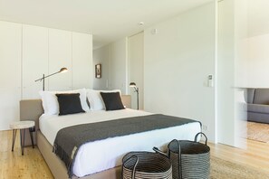 Deluxe Apartment Ground Floor | 1 bedroom, soundproofing, iron/ironing board, rollaway beds - Quintãs Farm Houses (Arouca)