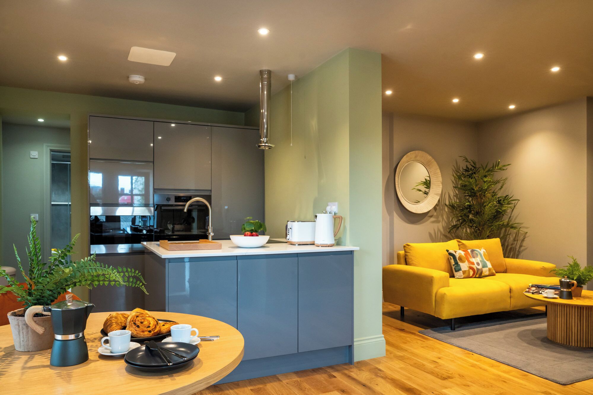 Luxury Apartment | Private kitchen | Full-size fridge, microwave, oven, electric kettle