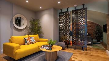 Penthouse | 1 bedroom, memory foam beds, desk, laptop workspace