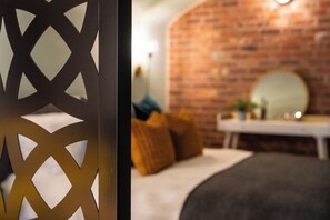 Loftsleilighet | 1 soverom, memory foam-senger, skrivebord og skrivebord for bærbar PC