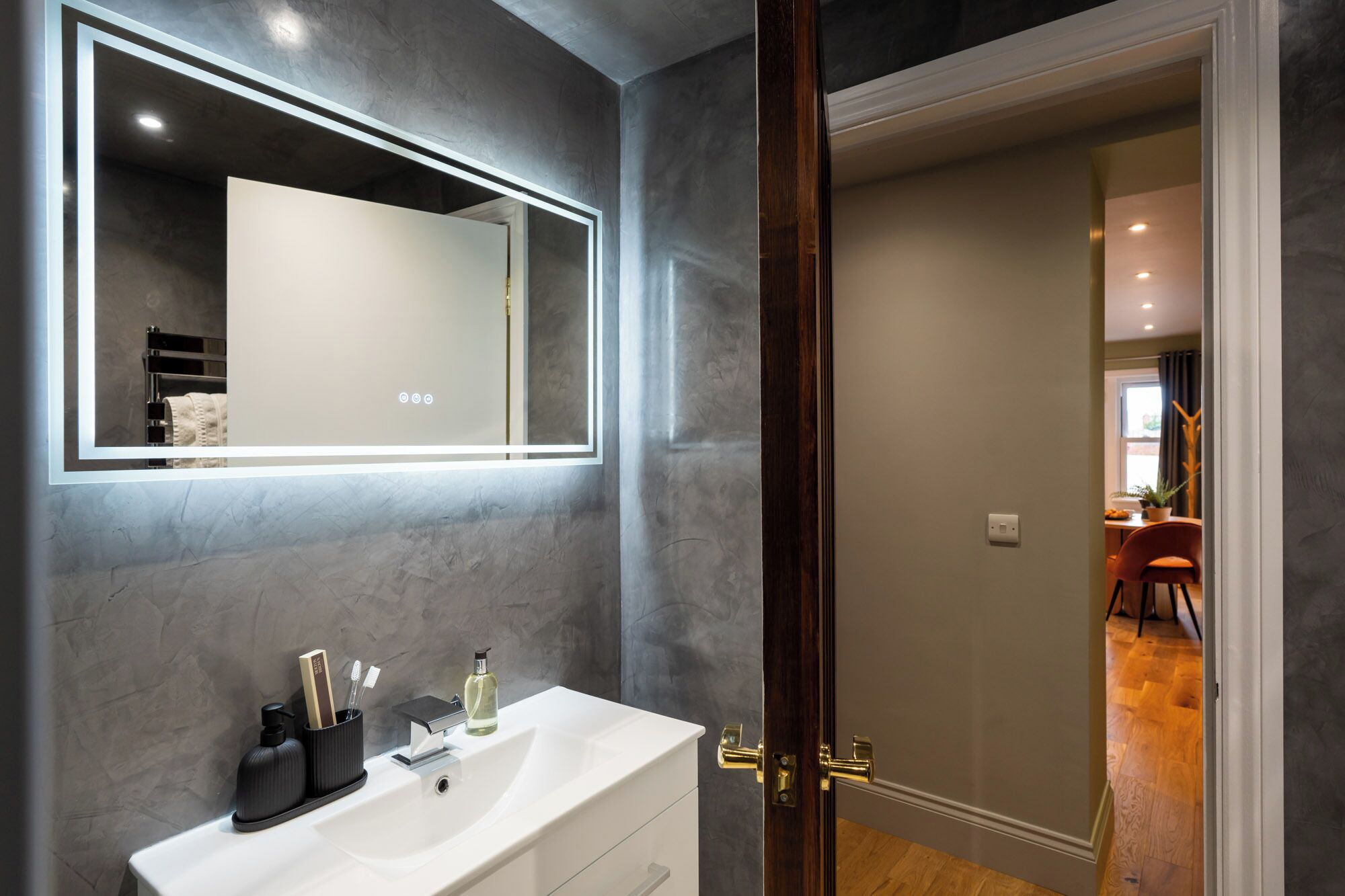 Penthouse | Bathroom | Shower, rainfall showerhead, free toiletries, hair dryer