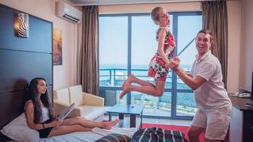 Deluxe Studio, Balcony, Sea View | Desk, WiFi, bed sheets