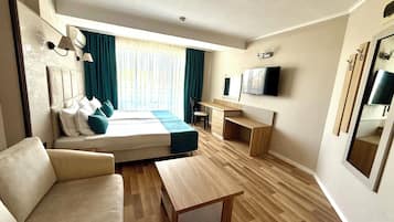 Deluxe Double Room, Garden View | Desk, WiFi, bed sheets