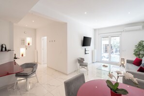 City apartman, 1 hálószobával, konyha | Nappalirész | Tévé