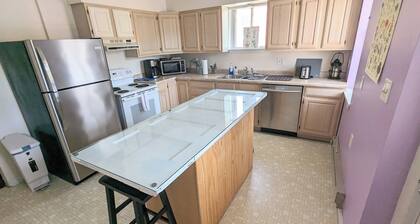 Downtown Rustic Refuge - Explore the city from this Adventure Base!