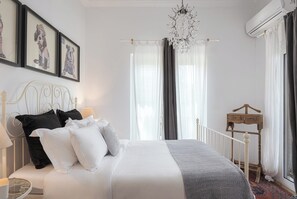 4 habitaciones, caja de seguridad en la habitación y escritorio 