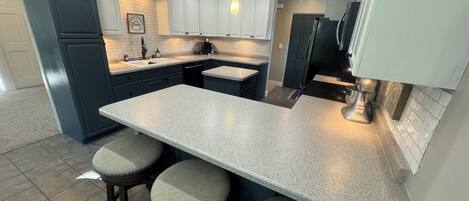 Fridge, oven, stovetop, dishwasher