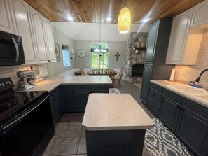 Fridge, oven, stovetop, dishwasher - The Cabin: Fireplace RiverFront Pet Friendly Trails Dock (Squaw Lake)