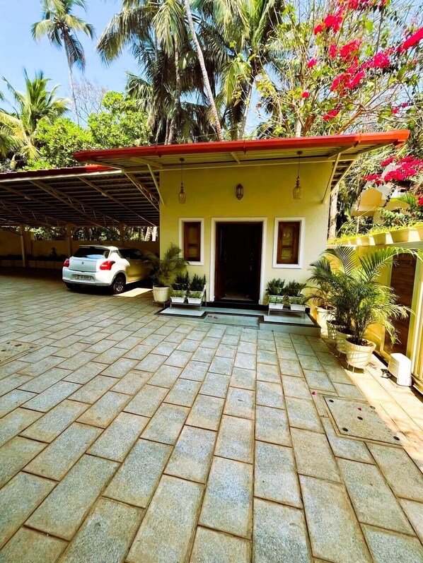 Front of property – evening/night - Hotel Jagat inn (Haridwar)