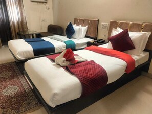 Standard Double Room | Laptop workspace, free WiFi - Hotel Jagat inn (Haridwar)