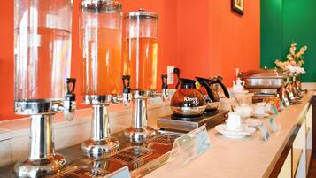 Free daily buffet breakfast