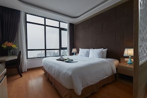 Suíte superluxo, 1 cama King, banheira, vista para a montanha | Frigobar, escrivaninha, espaço de trabalho para notebook