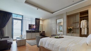Premium Suite, 1 Bedroom, Bathtub, Executive Level | Wardrobe - Genuss Tam Dao - Hideaway Retreats (Tam Dao)