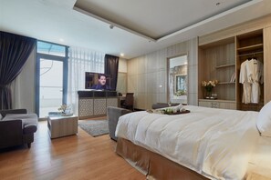 Suite Premium, 1 chambre, baignoire, niveau Exécutif | Armoire