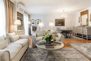 Apartment, Balcony, Sea View | Living area | 40-inch Smart TV with cable channels, offices - Etoile by halu! Chic apartment (Thessaloniki)