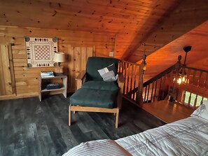 2 bedrooms, desk, bed sheets