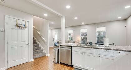Charming Atlanta Home w/ Yard ~ 7 Mi to Downtown!