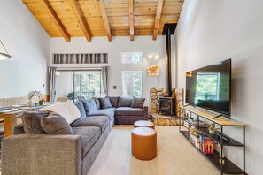 Apartment (3 Bedrooms) | Interior - Steps to Lake: Scenic Carnelian Bay Retreat (Carnelian Bay)