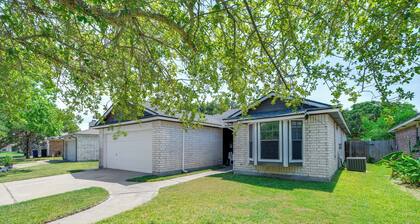 Pet-friendly Corpus Christi Home: 12 Mi to Beach!