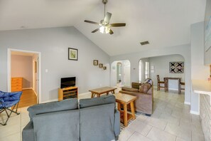 House (3 Bedrooms) | Interior - Pet-friendly Corpus Christi Home: 12 Mi to Beach! (Corpus Christi)