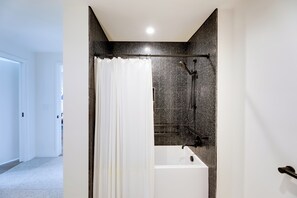 Apartment (1 Bedroom) | Bathroom - Luxury Austin Condo: Pool Access, Near Downtown! (Austin)