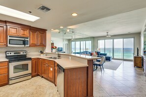 Apartment (2 Bedrooms) | Interior - Oceanfront Destin Condo With Pool & Beach Access (Destin)