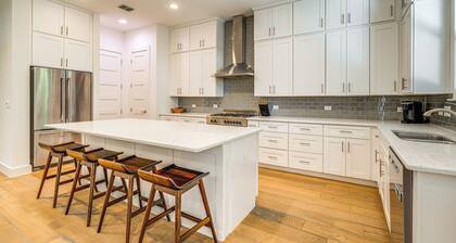 Spacious Austin Home: Near S Congress & Downtown!