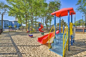 Apartment (2 Bedrooms) | Interior - Steps to Pool & Ocean: Myrtle Beach Resort Condo (Myrtle Beach)