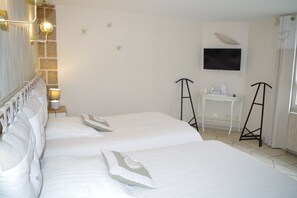 5 habitaciones, tabla de planchar con plancha, wifi y ropa de cama 