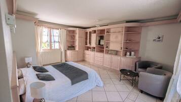 5 Schlafzimmer, Bügeleisen/Bügelbrett, WLAN, Bettwäsche