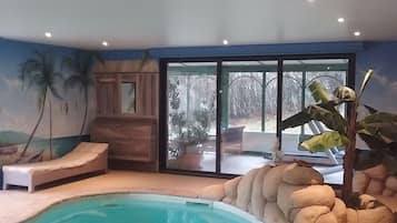 Innenpool, beheizter Pool
