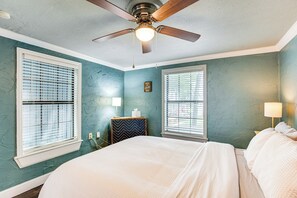 House (3 Bedrooms) | Interior - Private Dock & Deck: Eagle Mountain Lake Retreat! (Newark)