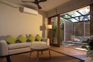 Luxury Suite | Living area - Ara by Colombo Villas (Colombo)