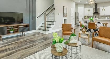 Pet-friendly Houston Home w/ Patio: 6 Mi to Dtwn!