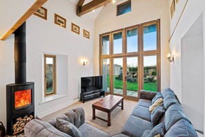 Living area - Knoll View Ranch - Group Hot Tub (Chesterblade)