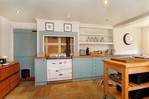 Dining tables - Minster House - Group Hot Tub (York)