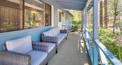 Deck + Pool Table: Pinetop-lakeside Nature Escape