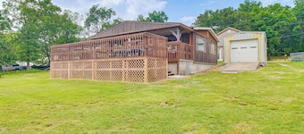 Lakefront Cabin in Jay w/ Deck, Views & Boat Ramp!