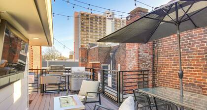 Stylish Dtwn Knoxville Condo w/ Rooftop Deck!